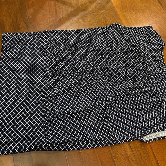 Ann Taylor XS navy and white print top‎ - Picture 8 of 9
